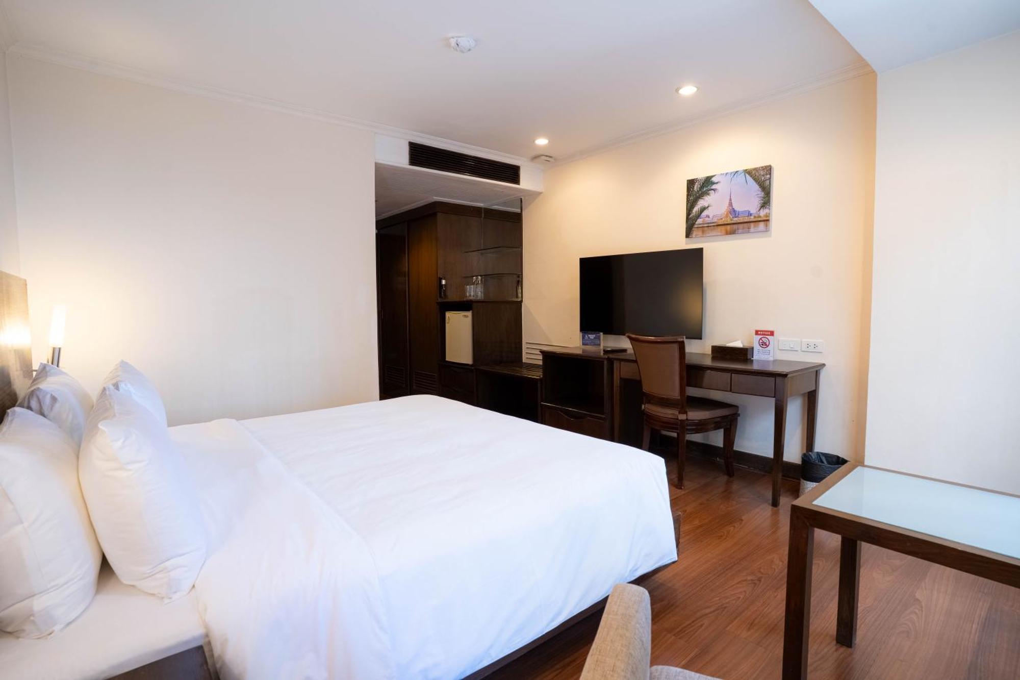 Journeyhub Sukhumvit 26, Bangkok - Formerly St James Hotel Kültér fotó
