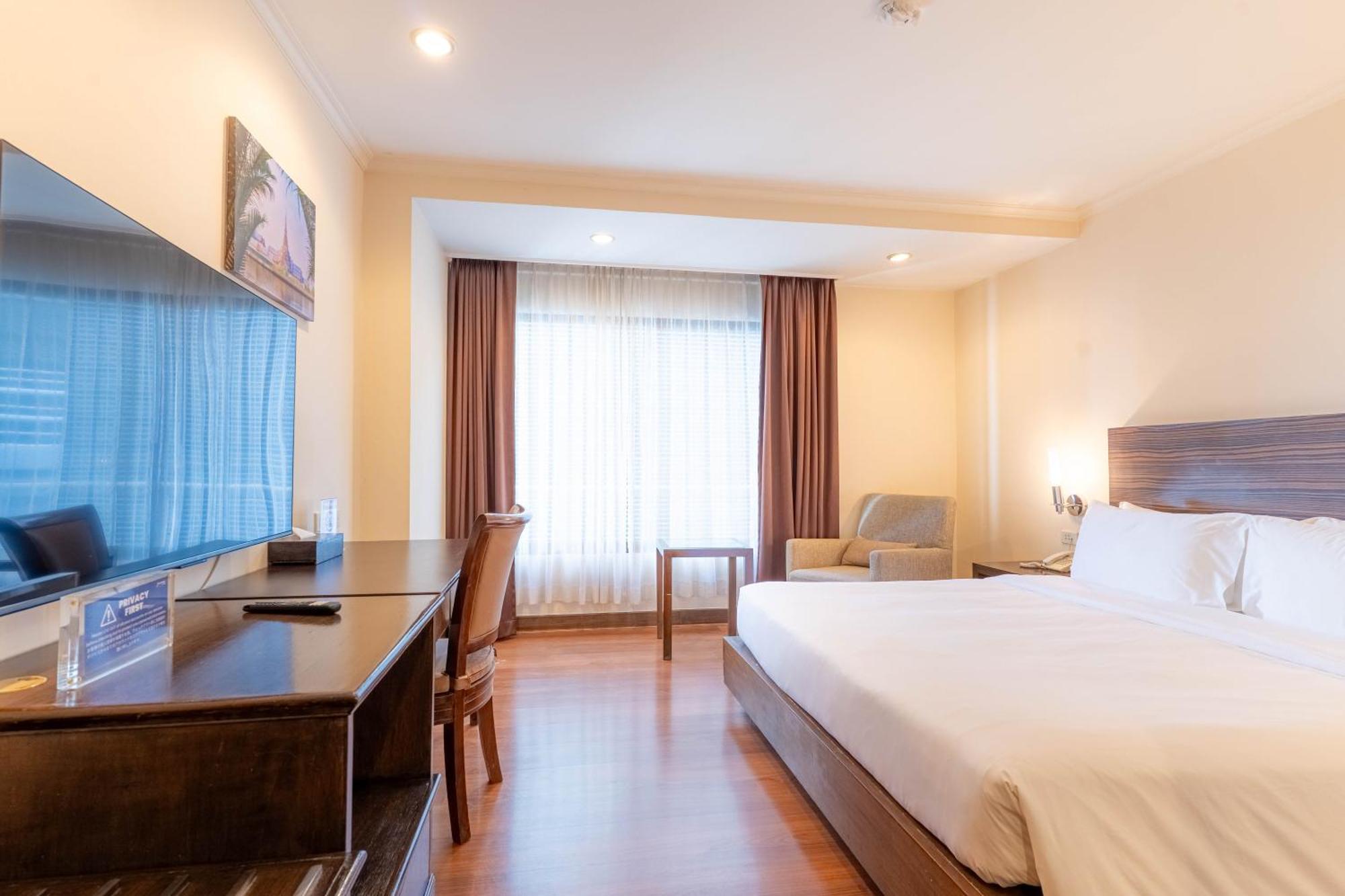Journeyhub Sukhumvit 26, Bangkok - Formerly St James Hotel Kültér fotó
