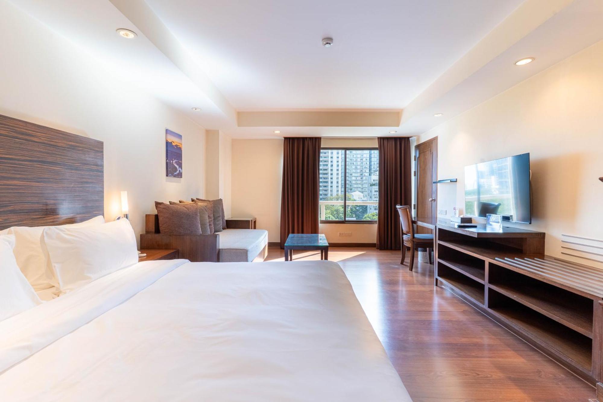 Journeyhub Sukhumvit 26, Bangkok - Formerly St James Hotel Kültér fotó