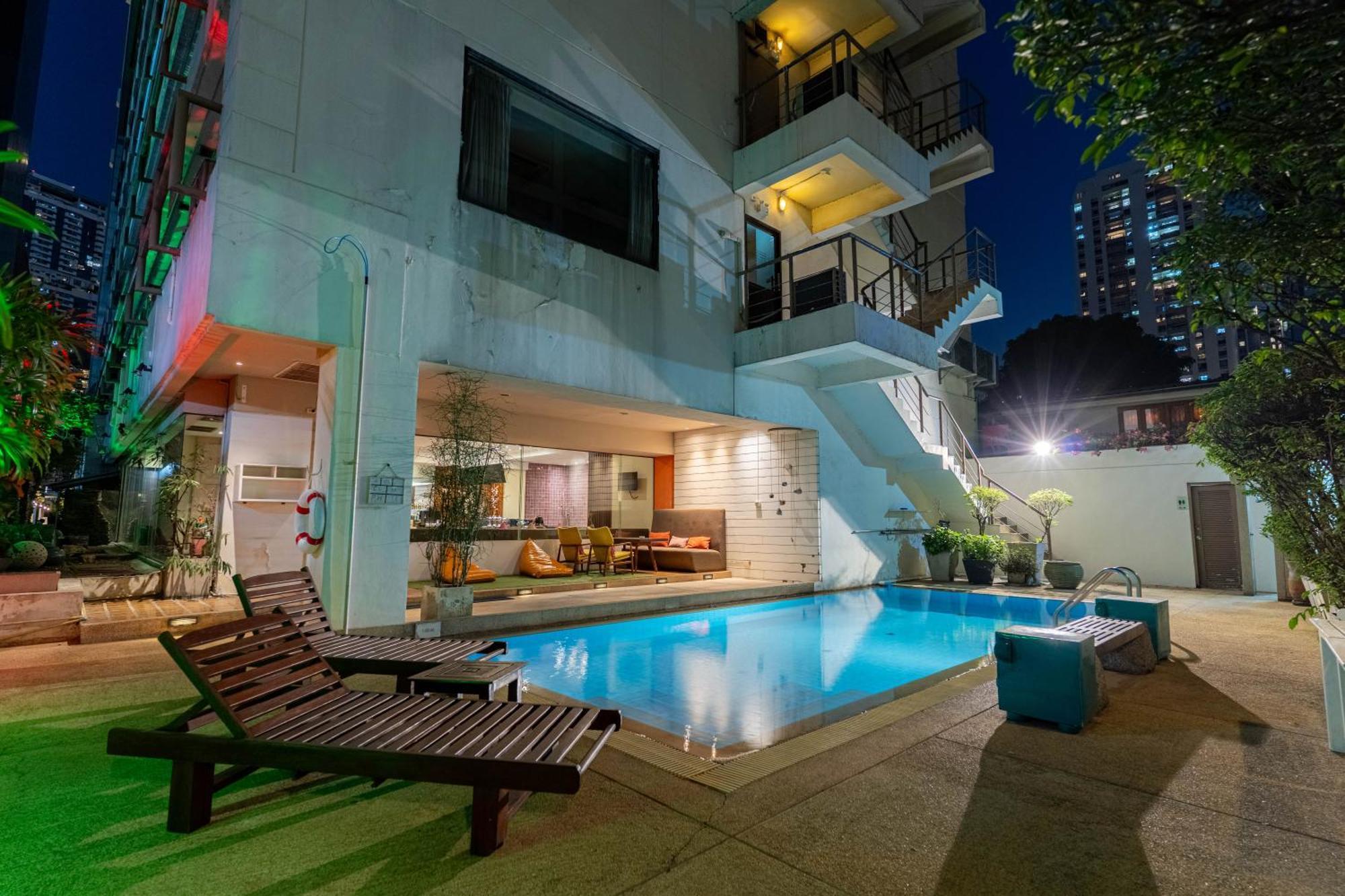 Journeyhub Sukhumvit 26, Bangkok - Formerly St James Hotel Kültér fotó