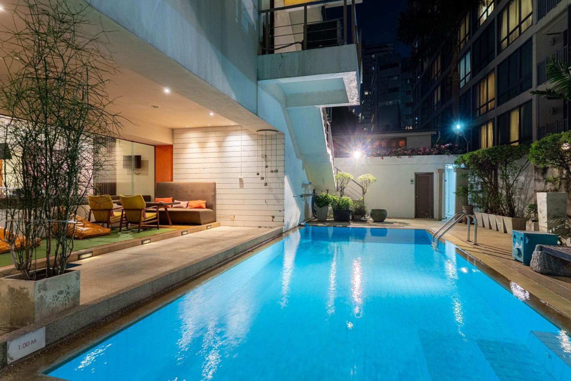 Journeyhub Sukhumvit 26, Bangkok - Formerly St James Hotel Kültér fotó