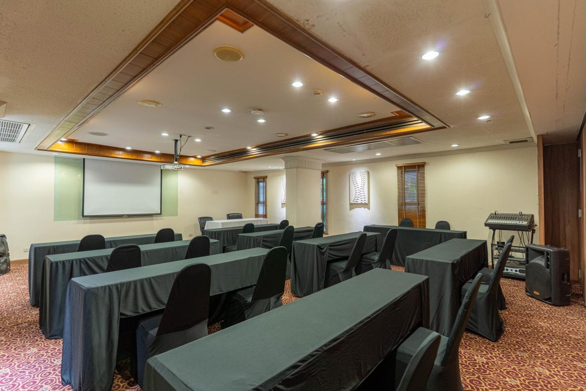 Journeyhub Sukhumvit 26, Bangkok - Formerly St James Hotel Kültér fotó
